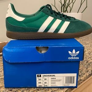 Brand new Adidas original Sambas, universal size 10.5 — Green!